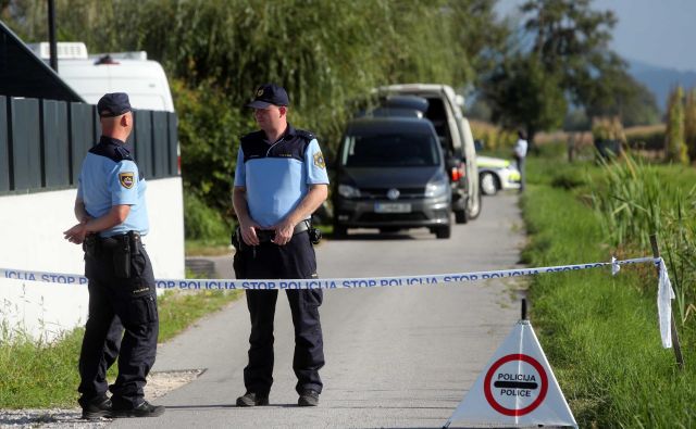 Šele potem, ko je počilo v Črni vasi, je policija začela ta dogodek povezovati s tistim z Brezovice. FOTO: Igor Mali