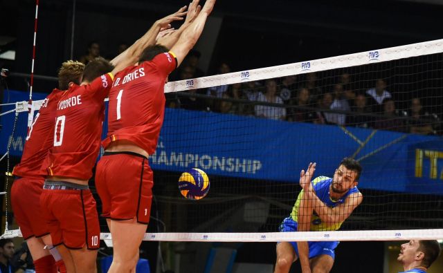 Belgijski blok (z leve Sam Deroo, Simon van de Voorde and Bram van den Dries) bo ponovno pozoren predvsem na Mitjo Gasparinija. FOTO: Claudio Giovannini/AP