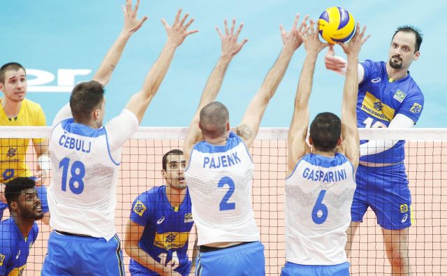 Lipe je poskušal prebiti trojni slovenski blok. FOTO: FIVB