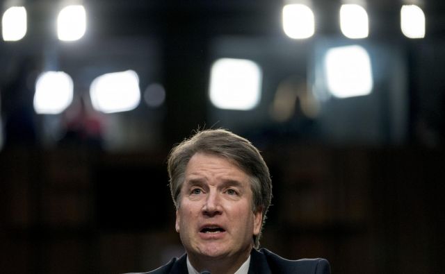 Potrditev Bretta Kavanaugha za vrhovnega sodnika je na tnalu. FOTO: Andrew Harnik/AP