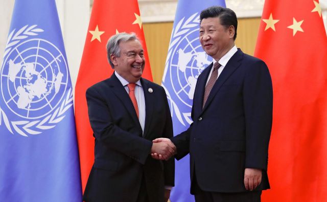 Generalni sekretar združenih narodov Antonio Guterres in kitajski predsednik Xi Jinping, ki letos ni odpotoval v New York. FOTO: Reuters