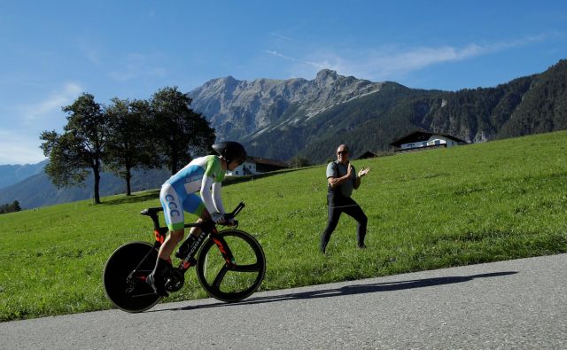 Jan Tratnik je 52,1 kilometra dolgo progo premagal s povprečno hitrostjo 45,5 km/h. Foto Reuters