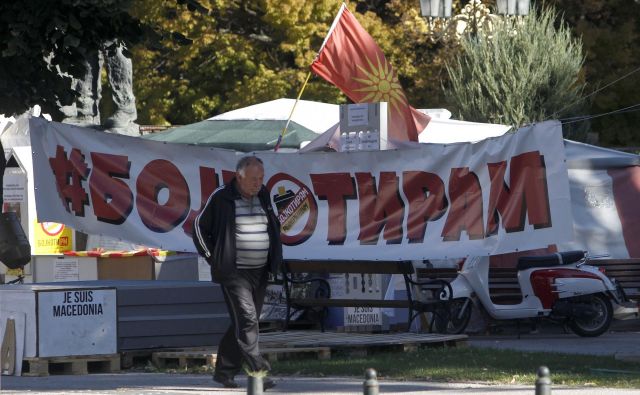 Tik pred referendumom o spremembi imena Makedonija v Severna Makedonija je v Skopju vse več pozivov k bojkotu referenduma. Foto Boris Grdanoski AP