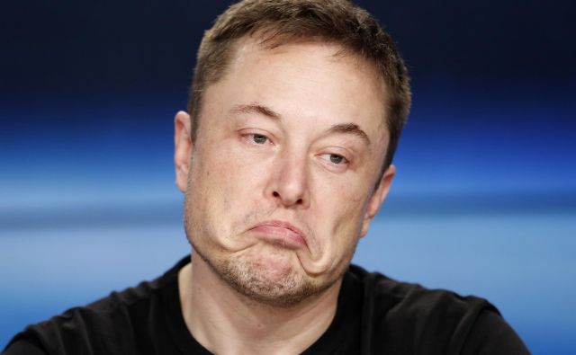 Vlagatelji so se velikih nihanja tečaja delnic Tesle, ki jo vodi Elon Musk letos že navadili. Foto Joe Skipper Reuters