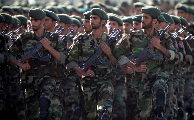 Pripadniki iranske revolucionarne garde so na številnih sirskih bojiščih odigrali odločilno vlogo. Foto Reuters