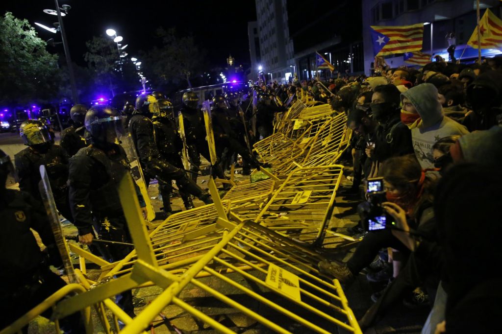 FOTO:Potrpežljivost gorečih independentistov pojenja 