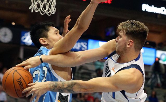 Slovenski košarkar se počuti odlično v majici Dallas Mavericks.