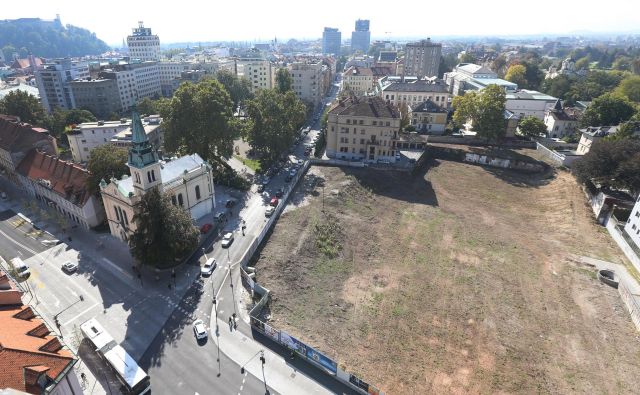 Območje Kolizeja je pripravljeno za gradnjo stanovanjske soseske. Foto Tomi Lombar