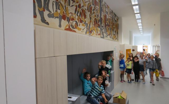 Učenci na Trebelnem so zelo veseli sodobne in prostorne šole. FOTO: Bojan Rajšek/Delo