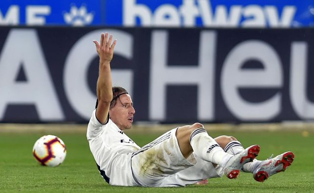 Tudi Luka Modrić, nogometaš leta na svetu, se je izgubil v Realovi sivini. FOTO: AFP