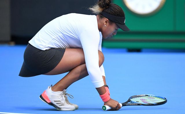 Naomi Osaka je imela težave s hrbtom že v Pekingu. FOTO: Greg Baker/AFP