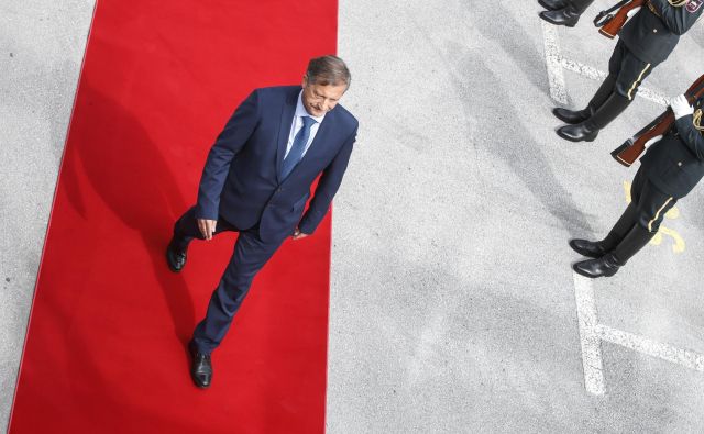 Karl Erjavec bo moral koalicijske partnerje in Levico prepričati, da glasujejo za večji obrambni proračun. To od Slovenije pričakuje tudi Nato. Foto Uroš Hočevar