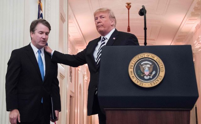 Donald Trump in Brett Kavanaugh FOTO: Jim Watson/AFP