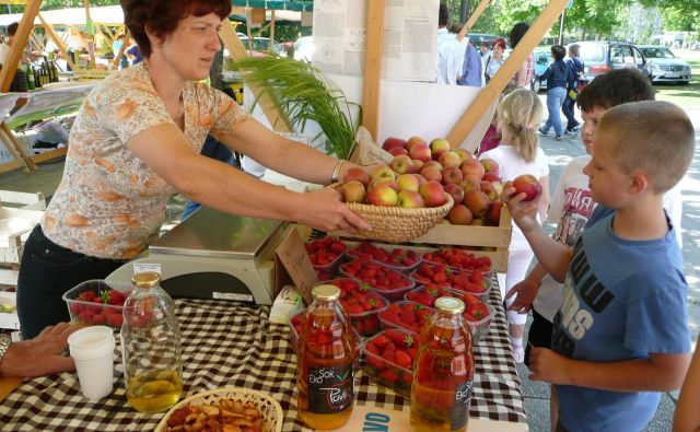 Ekotržnice tudi pri nas nudijo veliko zdrave hrane. Toda turisti iščejo pripravljene obroke iz ekološko pridelanih živil. Foto Janoš Zore