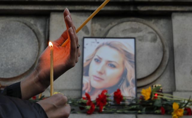Marinova, ki naj bi pred umorom poročala o preiskavi domnevne korupcije pri porabi sredstev EU, je bila brutalno umorjena in posiljena. FOTO: Vadim Ghirda/AP
