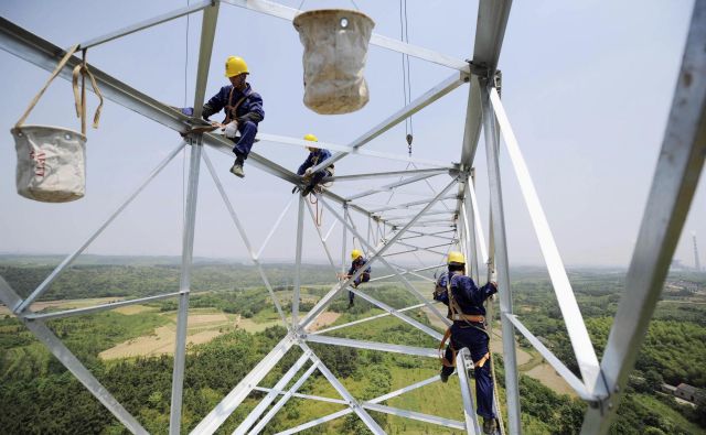 Kitajci postavijo daljnovod v dveh letih od ideje. FOTO: China Daily/Reuters