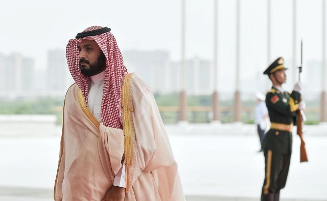 Savdski princ Mohamed bin Salman lahko mirneje spi, saj mu bo Kitajska ob morebitni zaostritvi odnosov z Zahodom gotovo priskočila na pomoč. FOTO Reuters