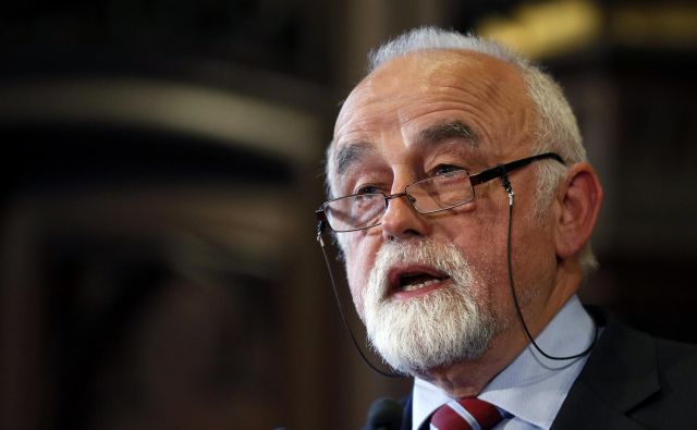 Predsednik flamskega parlamenta Jan Peumans se je obregnil ob špansko nasilje 1. oktobra lani. FOTO: Reuters