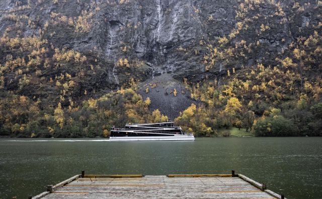 Povsem elektrificirana potniška ladja ”Prihodnost fjordov”. FOTO: Matjaz Krivic/Delo