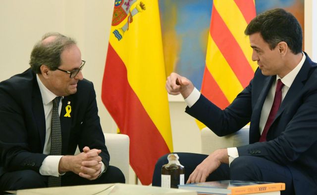 Quim Torra (levo) in Pedro Sanchez julija v Madridu FOTO: AFP