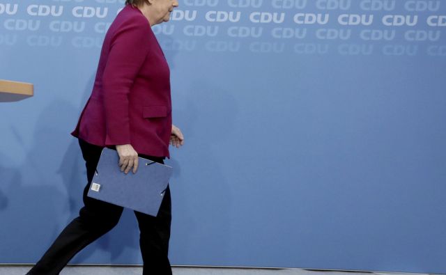 Angela Merkel je napovedala, da se po letu 2021 umika iz politike. FOTO: Kay Nietfeld/AP
