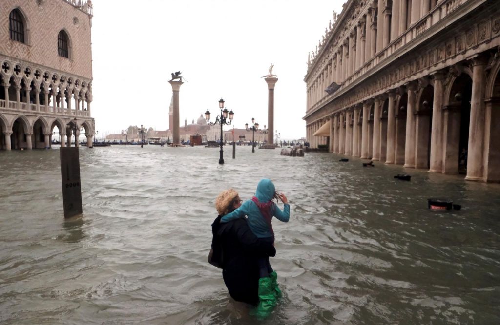 FOTO:Italija na kolenih, število smrtnih žrtev raste