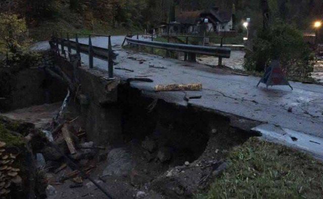 Občino Tržič je ponoči prizadelo hudo neurje, ki je povzročilo gromozansko materialno škodo. FOTO: Uprava RS za zaščito in reševanje