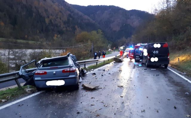 Prometna nesreča je terjala dve življenji. FOTO: Pgd Radlje 