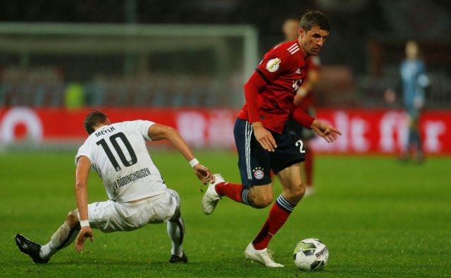 Thomas Müller je uspešno izvedel enajstmetrovko. FOTO: Leon Kügeler/Reuters