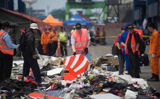 Razbitine letala družbe Lion Air. FOTO: Bay Ismoyo/AFP