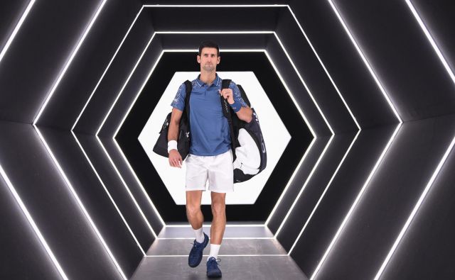 Novak Đoković bi lahko postal prvi igralec od uvedbe lestvice ATP leta 1973, ki bi bil v isti sezoni uvrščen zunaj najboljše dvajseterice in jo končal na 1. mestu. FOTO: AFP