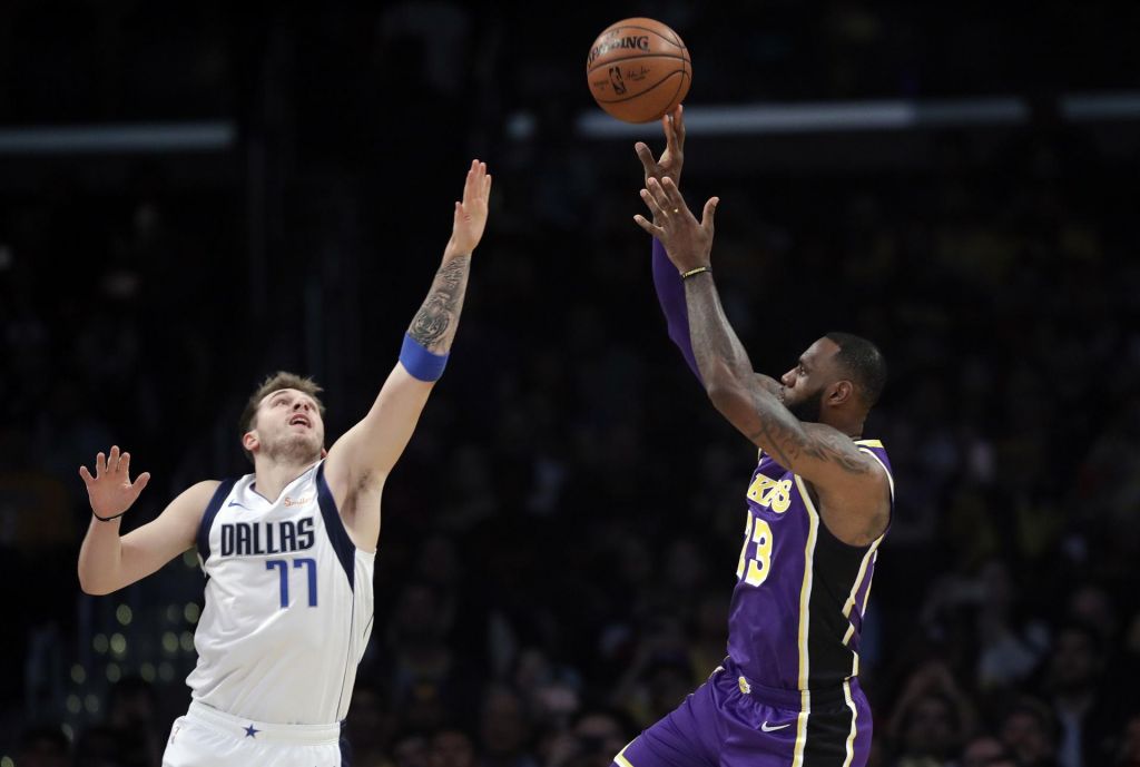 Dončić utišal Staples Center, a zadnji se je smejal LeBron (VIDEO)