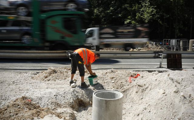 3500 kilometrov slovenskih cest naj bi bilo v katastrofalnem stanju. FOTO: Uroš Hočevar/Delo