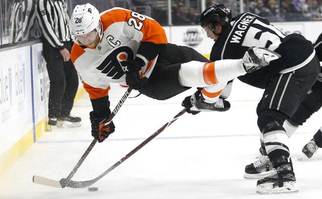 Med krvniki Kraljev je bil tudi Claude Giroux. FOTO: Ringo H. w. Chiu/AP