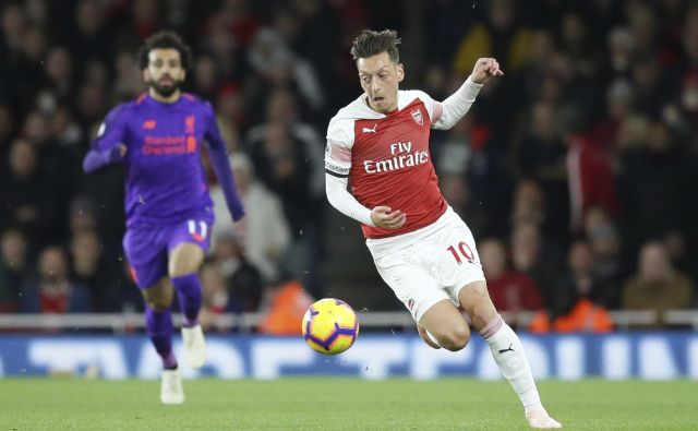 Arsenalov kapetan Mesut Özil je bil tudi v derbiju z Liverpoolom med najbolj vidnimi na igrišču.<br />
FOTO AP