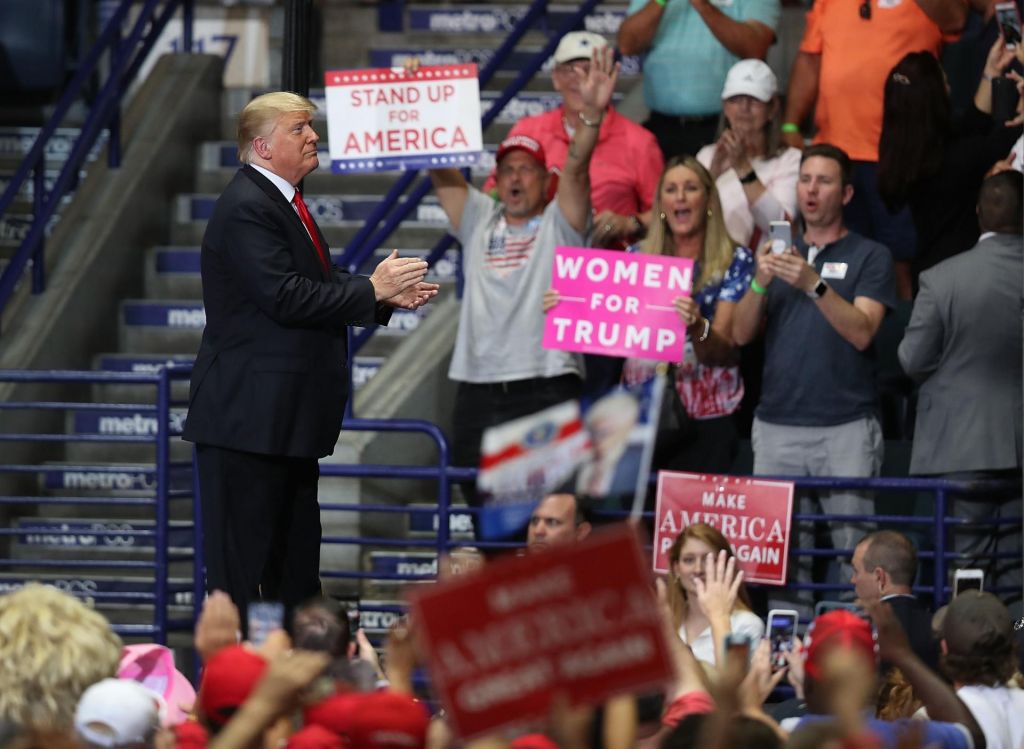 FOTO:Trump pred glasovanjem straši Američane