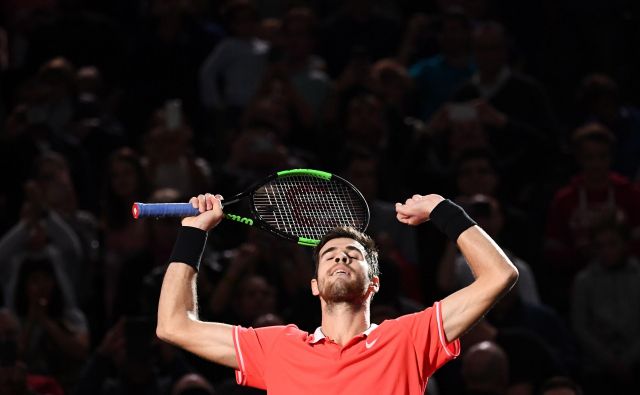 Karen Hačanov se je izkazal na mastersu v Parizu, kjer je z zmago v finalu nad Novakom Đokovićem dosegel uspeh kariere. FOTO: Anne-Christine Poujoulat/AFP