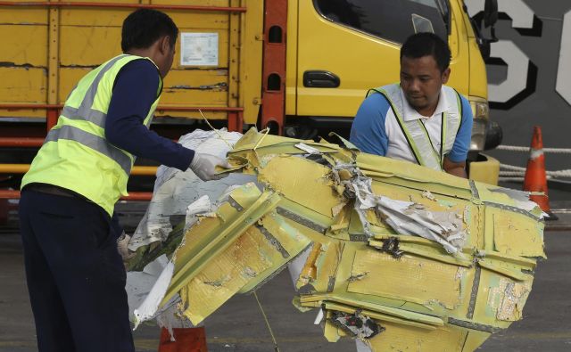 Nesreča je sprožila zaskrbljenost zaradi varnosti v hitro razvijajoči se letalski industriji v Indoneziji. FOTO: Achmad Ibrahim/Ap