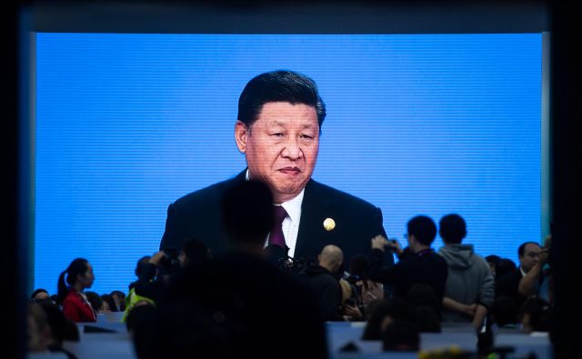 Kitajski predsednik Xi Jinping je prvi kitajski mednarodni uvozni sejem odprl z ambiciozno obljubo. FOTO: Johannes EISELE / AFP