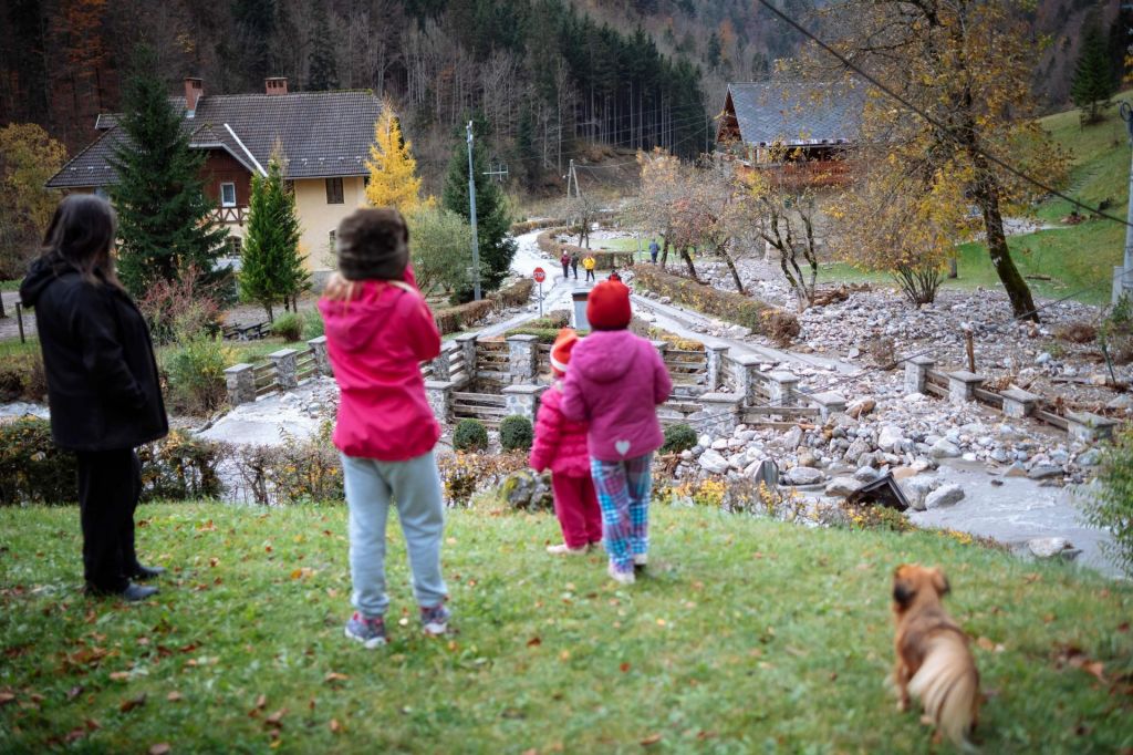 Prebivalci Jelendola so se lahko odpravili na delo, otroci so ostali doma