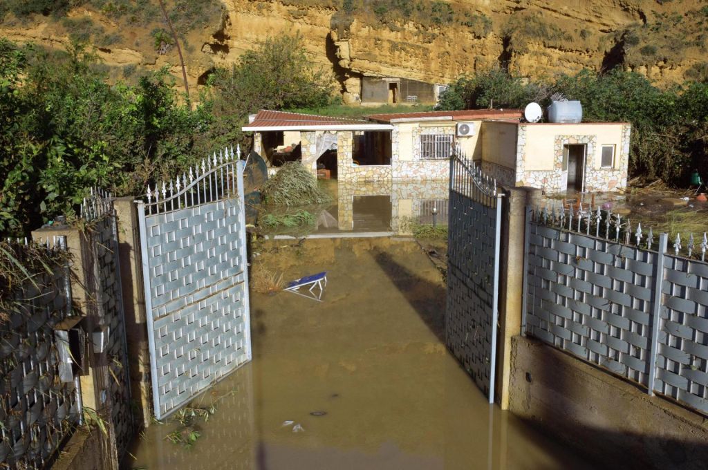 FOTO:Po hudi ujmi v bližini Palerma še vedno pogrešajo dve osebi