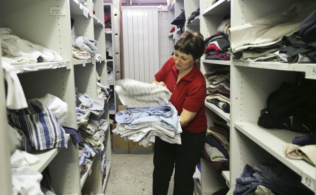 Avgusta je bilo okoli 84 tisoč oseb upravičenih do denarne socialne pomoči in 19.600 do varstvenega dodatka. Foto Jože Suhadolnik