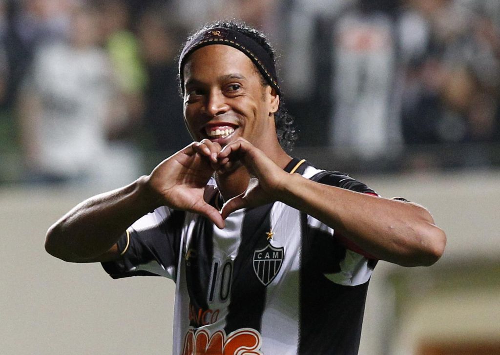 Ronaldinho s 6 evri na računu, grozita mu bankrot in zapor