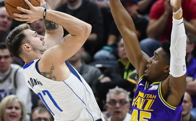 Luka Dončić je dosegel 24 točk z metom iz igre 7:4 in zadetimi sedmimi prostimi meti, a je tudi izgubil pet žog. FOTO: Alex Goodlett/Ap