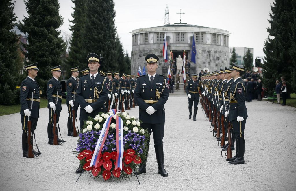 FOTO:»Svet nikoli ni pahnjen v vojno. Tja ga pahne neodgovorna presoja in odločitev« (FOTO)