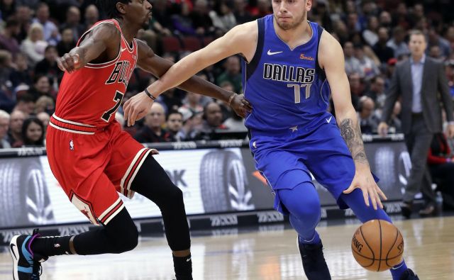 Luka Dončić je imel tokrat veliko dela z obrambo Chicaga. FOTO: AP