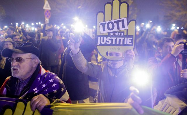 Proti sporni pravosodni reformi so v Romuniji avgusta potekali množični protesti. FOTO: Inquam Photos/Reuters