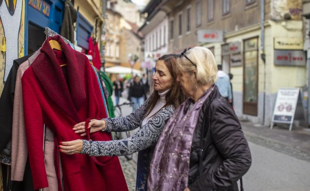 Milka Dimitrovski se veseli decembrskih kupcev. FOTO: Voranc Vogel/Delo