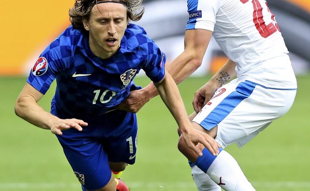 Pod posebnim španskim drobnogledom bo Realov as Luka Modrić. FOTO AP