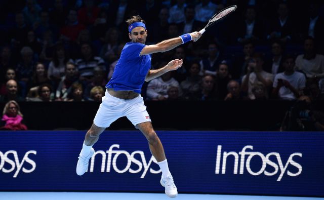 Roger Federer je slabo začel masters v Londonu, a predtekmovalni del končal zmagovito, osvojil je 1. mesto v skupini. FOTO: AFP